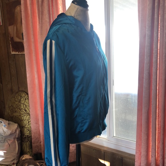 Pretty Blue Jacket by “K.Jordan”! Size Large - Picture 6 of 9
